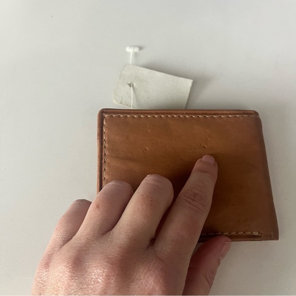 New with Tags Pierre Cardin Tan/Camel Leather Passcase Billfold Wallet - Picture 5 of 5